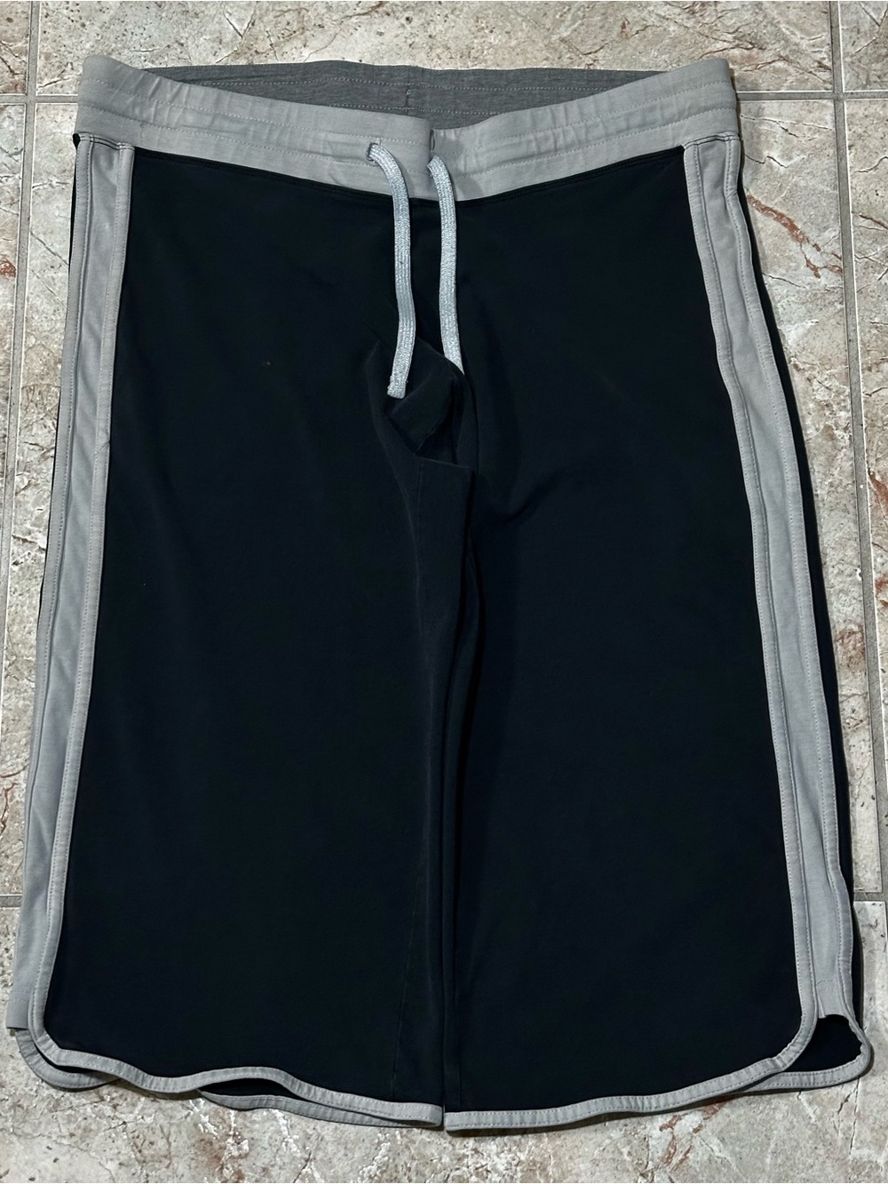Vintage Nike Black Gray Capri Athletic Shorts Side Stripe Size M
